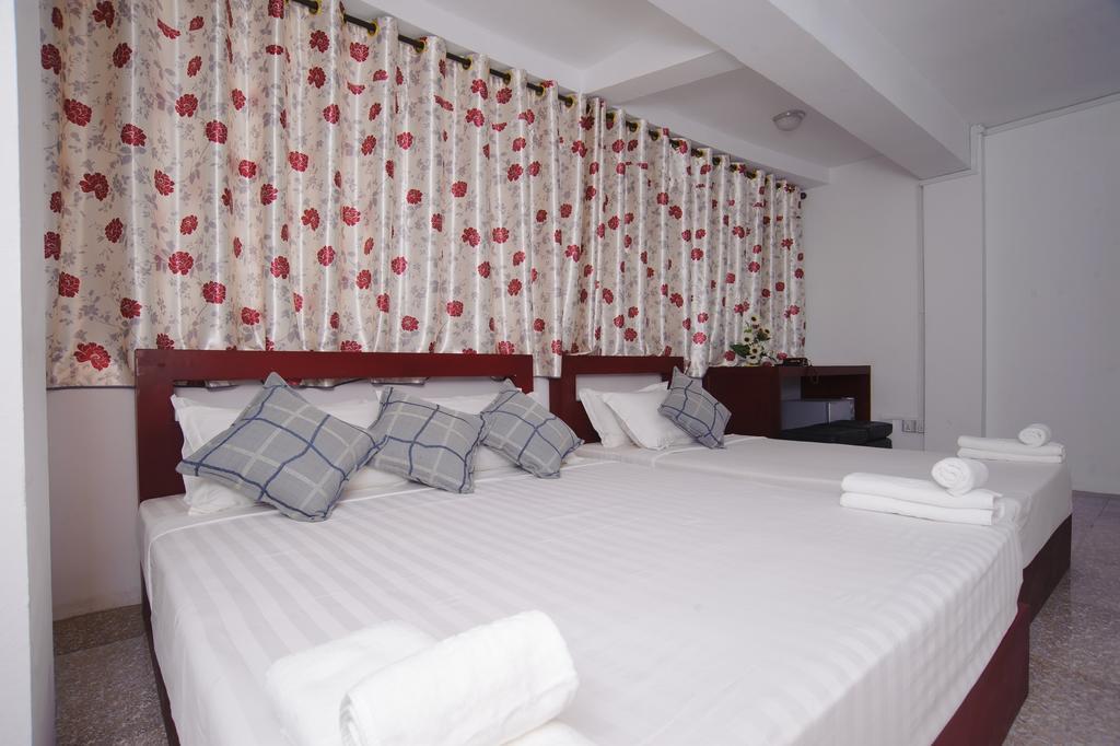 Agga Youth Hotel Yangon Room photo