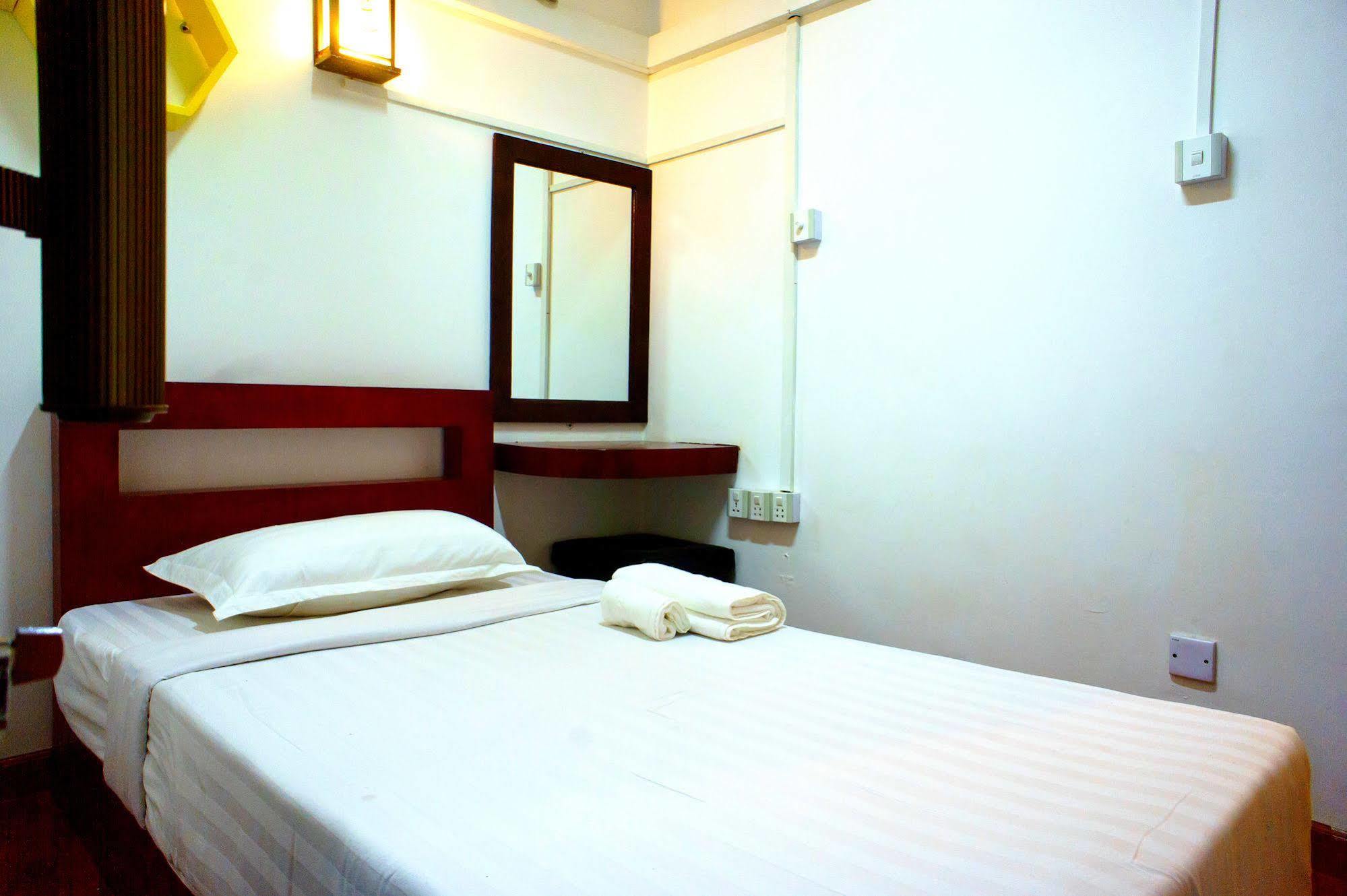 Agga Youth Hotel Yangon Exterior photo